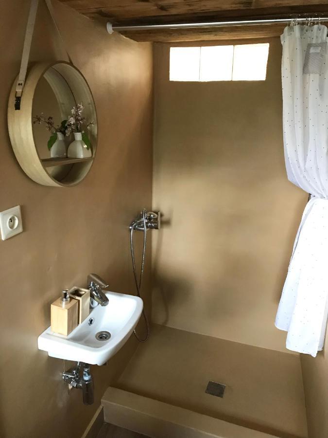 Hotel Kouzelná maringotka Chřibská Esterno foto