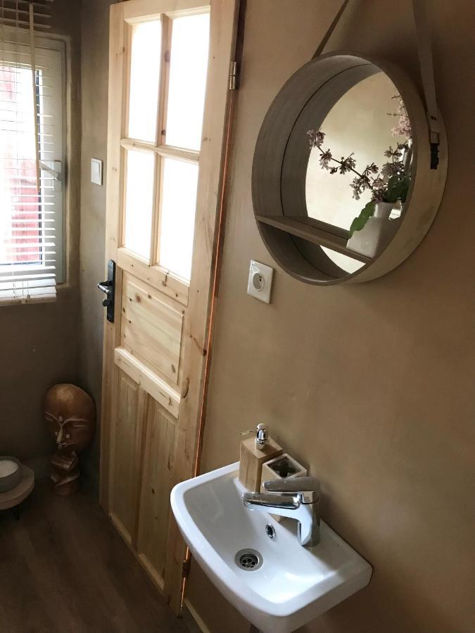 Hotel Kouzelná maringotka Chřibská Esterno foto